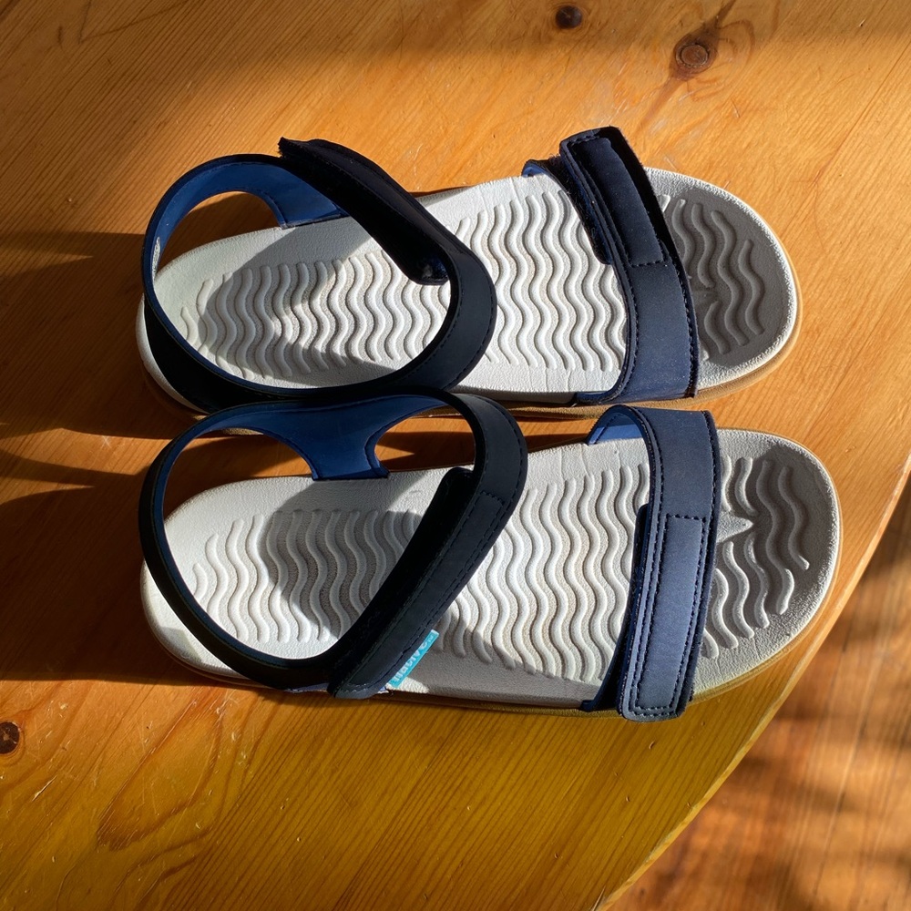 Native Kids Sandals in Blue with white insole.